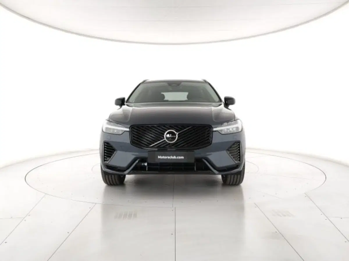 Volvo XC60 nuova a Modena (6)