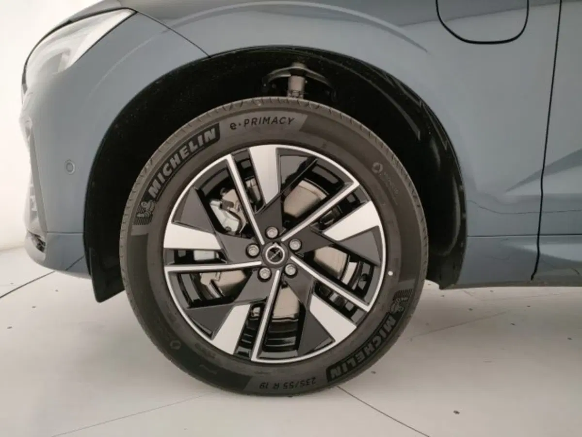Volvo XC60 nuova a Modena (8)