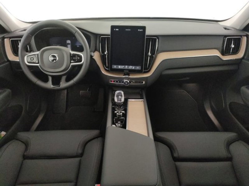 Volvo XC60 nuova a Modena (9)