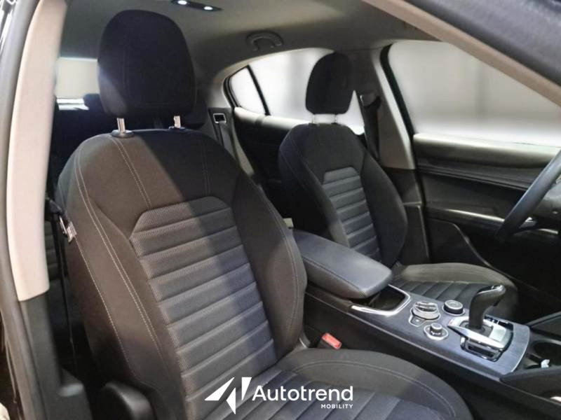 Alfa Romeo Stelvio usata a Bari (16)
