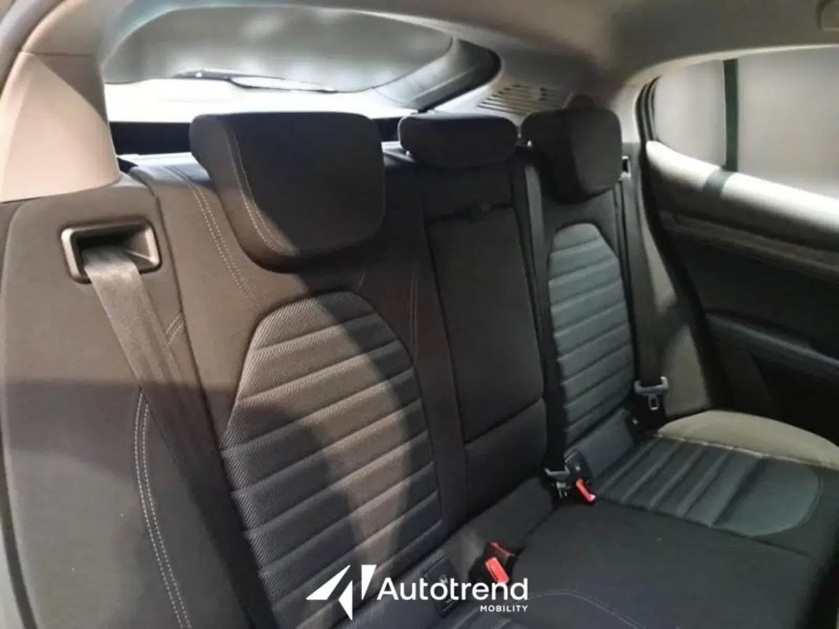 Alfa Romeo Stelvio usata a Bari (19)