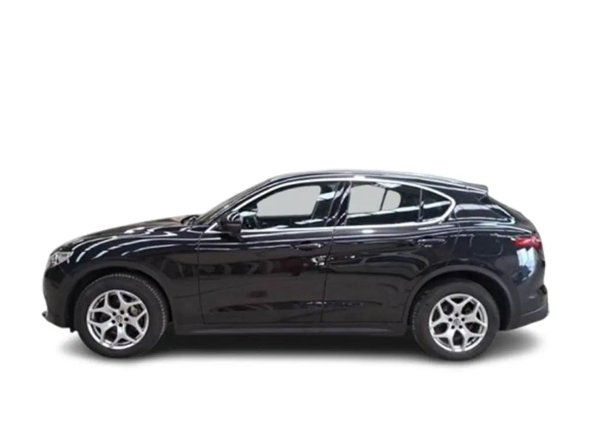 Alfa Romeo Stelvio usata a Bari (4)
