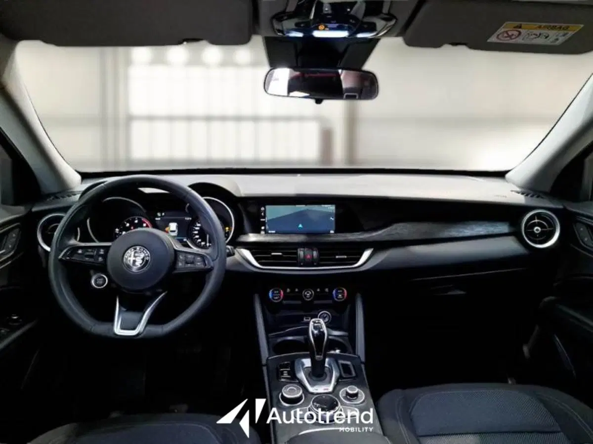Alfa Romeo Stelvio usata a Bari (7)