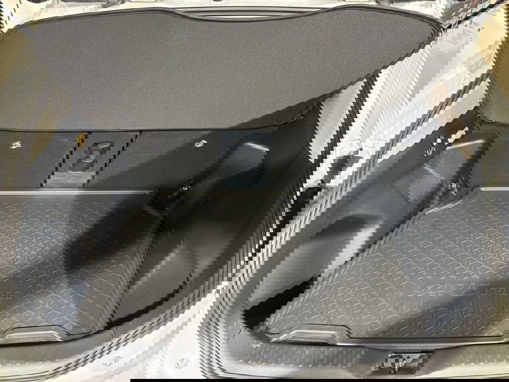 Toyota Yaris Cross usata a Lecco (12)