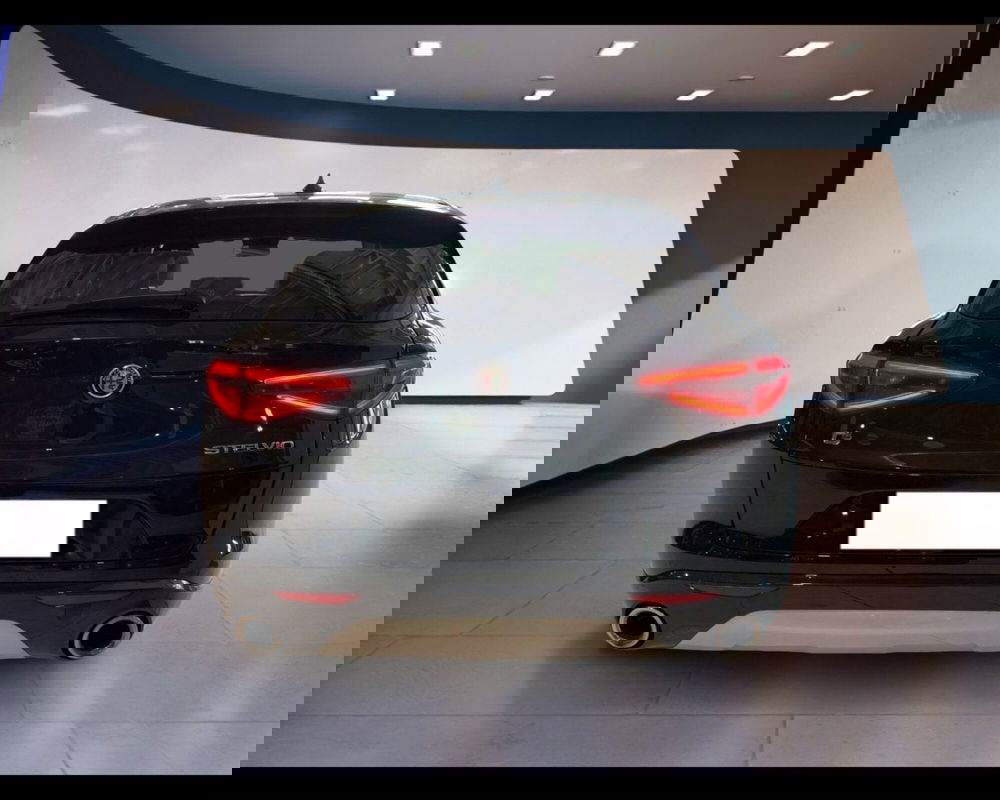 Alfa Romeo Stelvio usata a Torino (12)