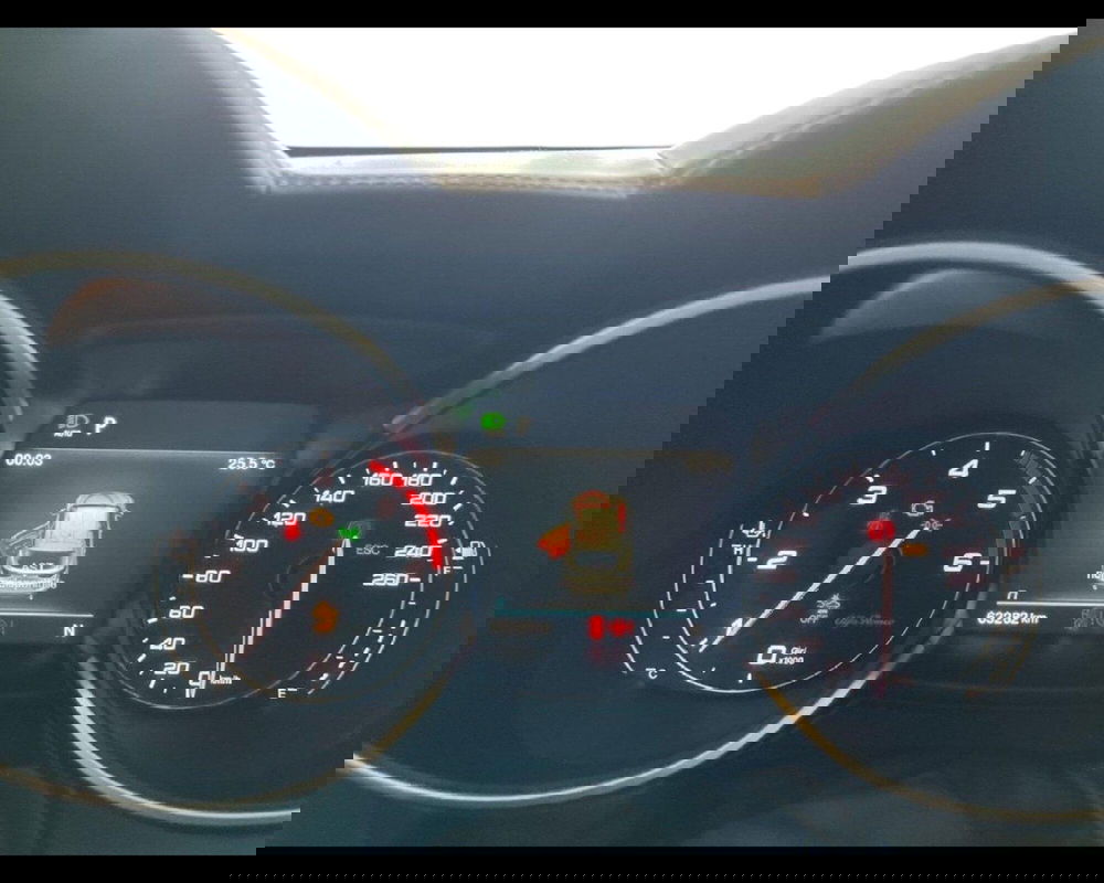 Alfa Romeo Stelvio usata a Torino (6)