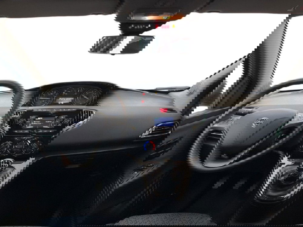 Lancia Ypsilon usata a Torino (10)