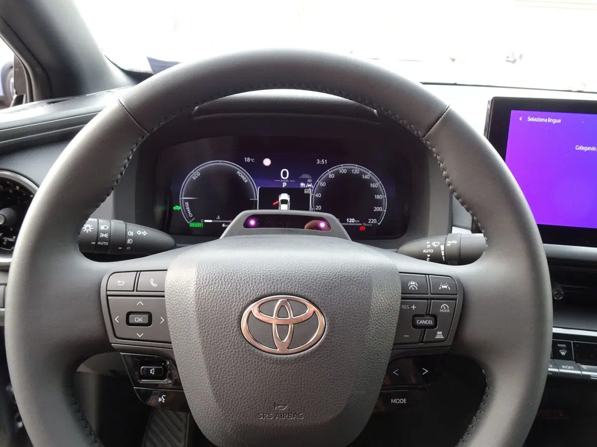 Toyota Toyota C-HR nuova a Treviso (13)