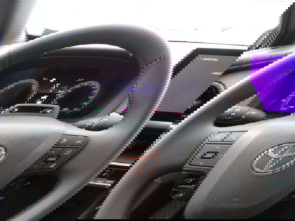 Toyota Toyota C-HR nuova a Treviso (13)