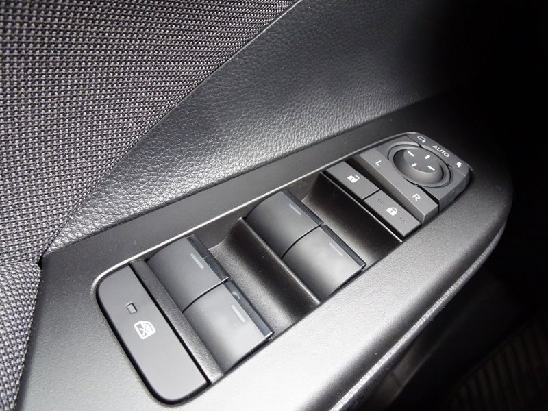 Toyota Toyota C-HR nuova a Treviso (15)