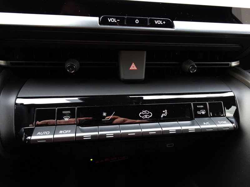 Toyota Toyota C-HR nuova a Treviso (16)