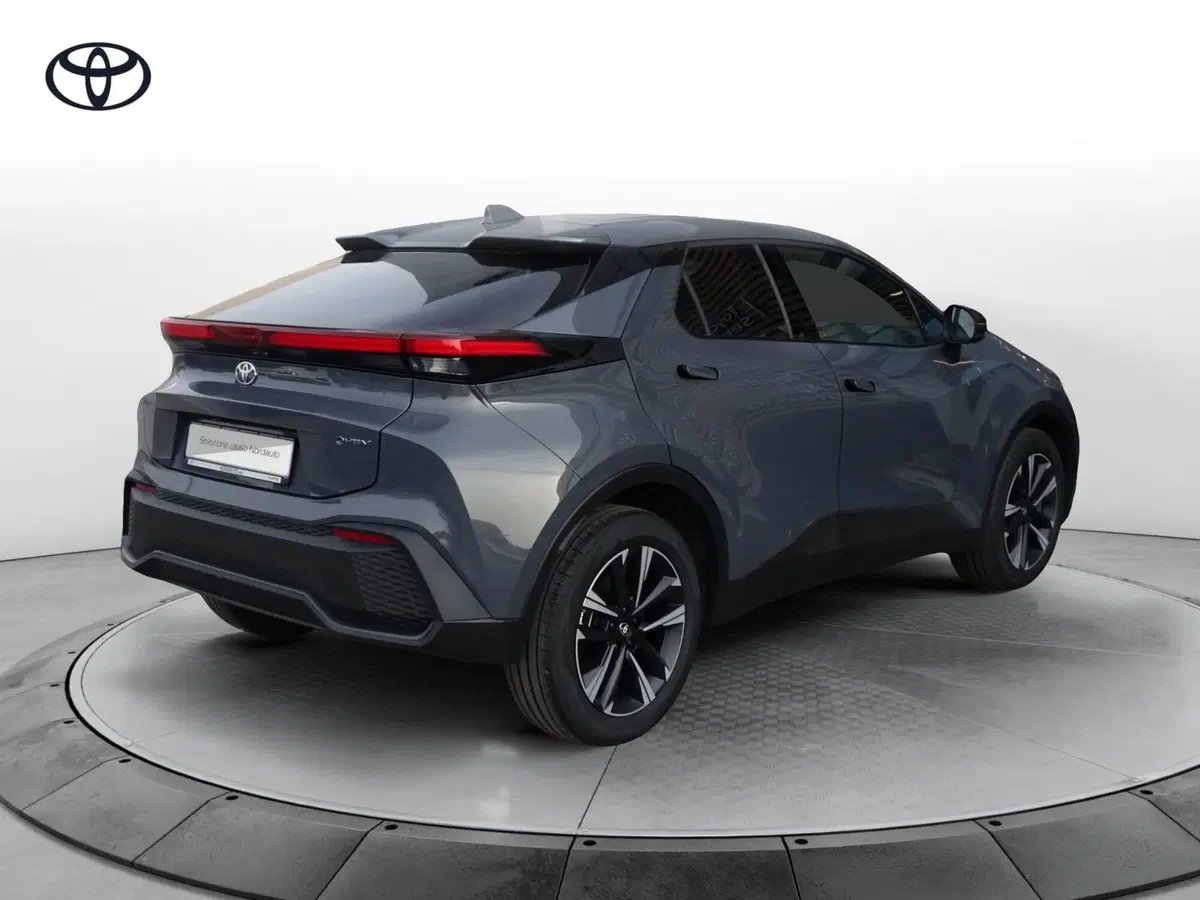 Toyota Toyota C-HR nuova a Treviso (7)