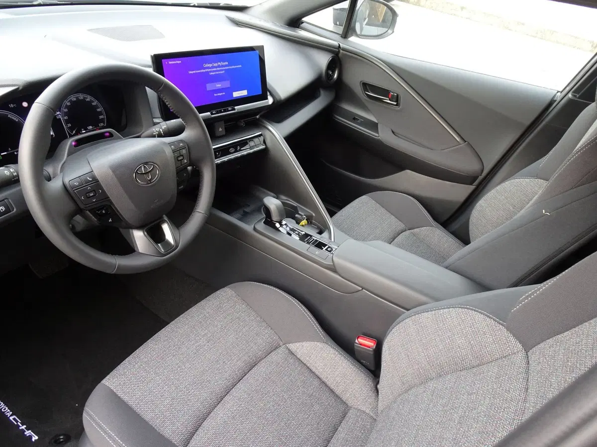 Toyota Toyota C-HR nuova a Treviso (8)