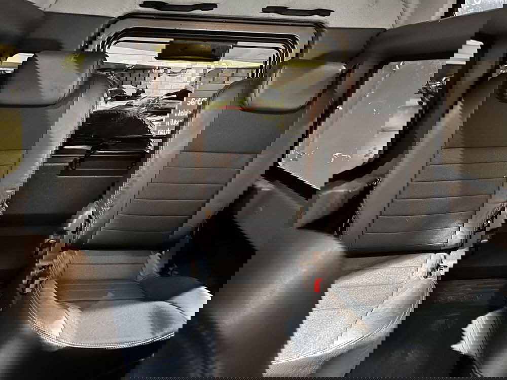 Land Rover Defender usata a Milano (11)