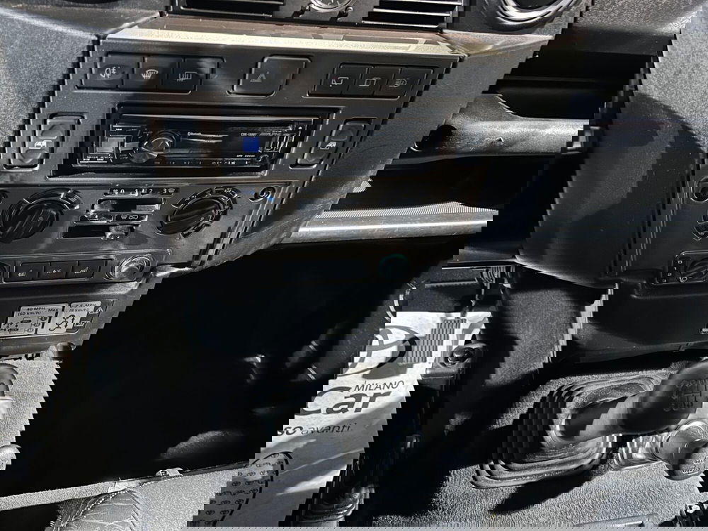 Land Rover Defender usata a Milano (13)