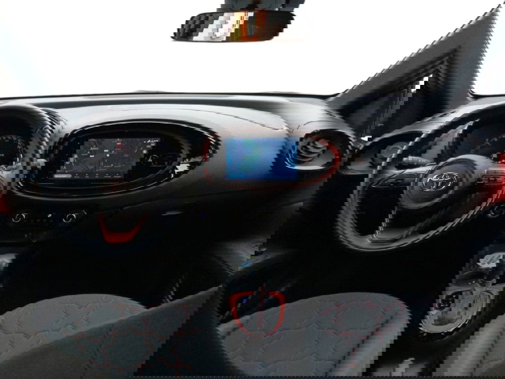 Toyota Aygo X usata a Milano (9)