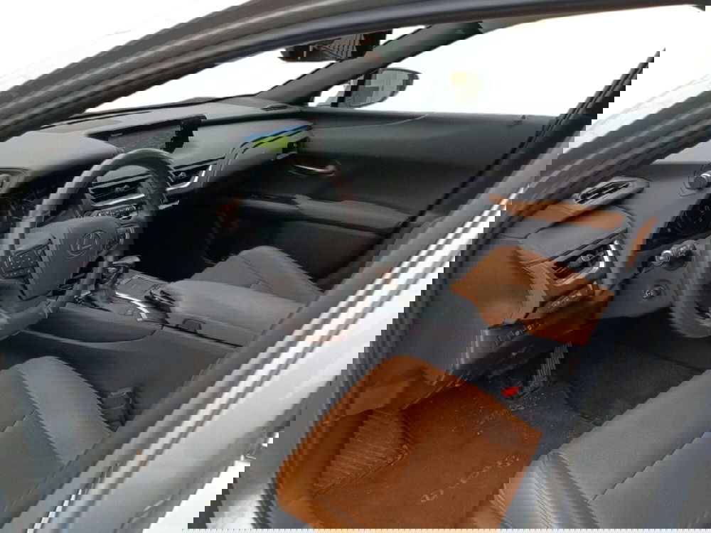 Lexus UX usata a Milano (15)