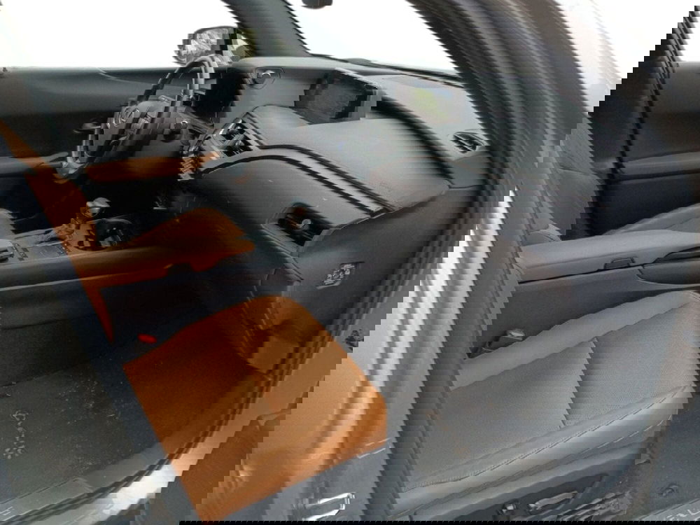 Lexus UX usata a Milano (6)