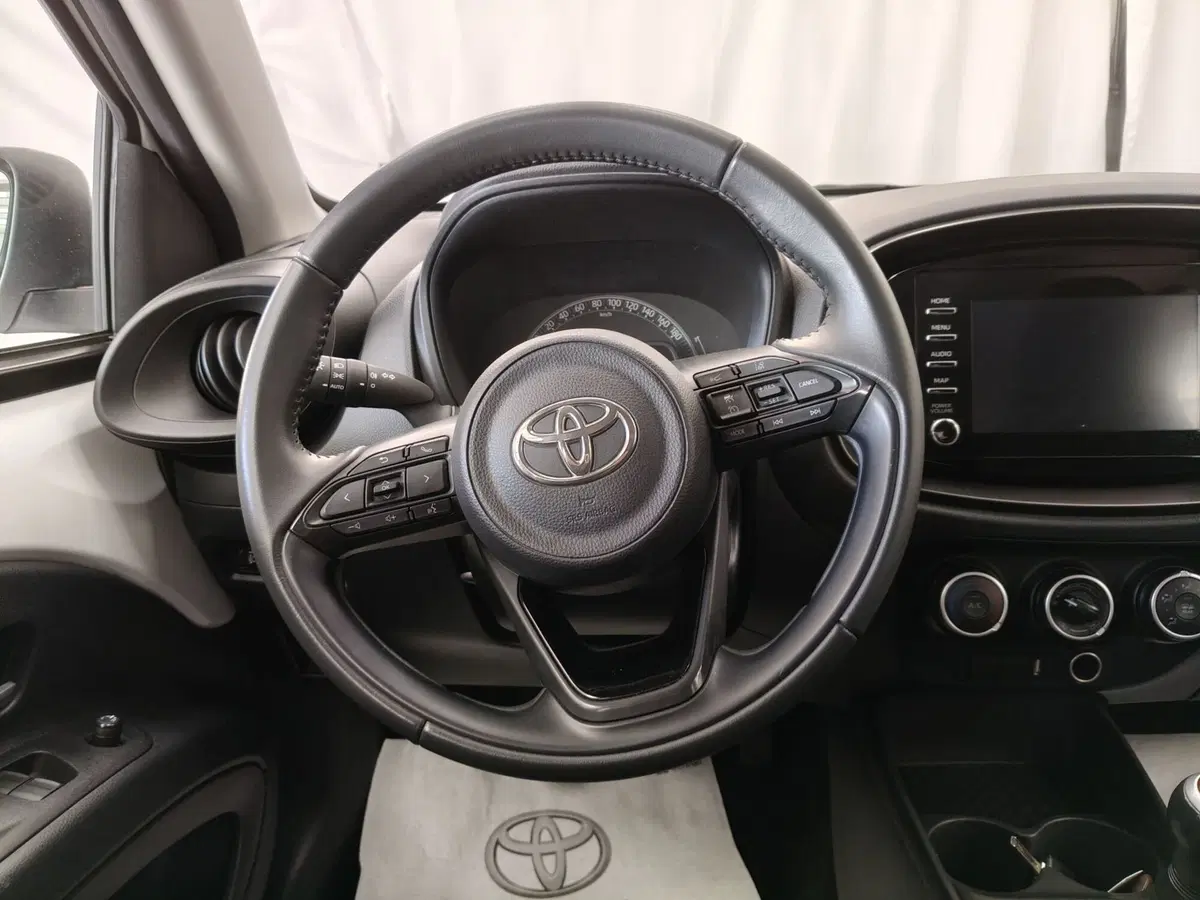 Toyota Aygo X usata a Frosinone (11)