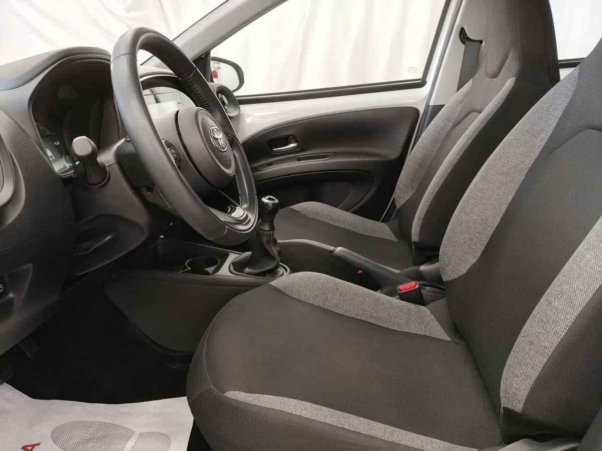 Toyota Aygo X usata a Frosinone (14)