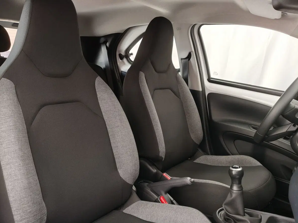 Toyota Aygo X usata a Frosinone (7)