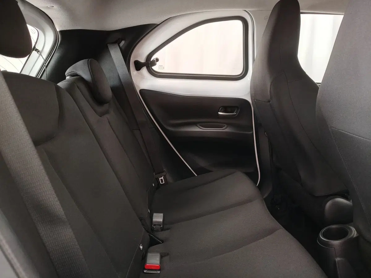 Toyota Aygo X usata a Frosinone (8)