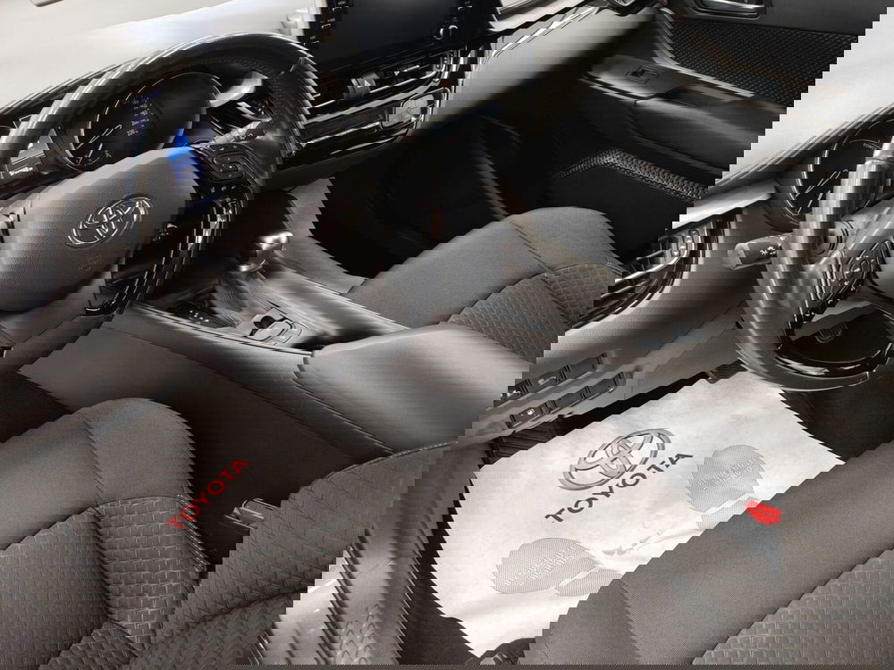Toyota Toyota C-HR usata a Roma (12)