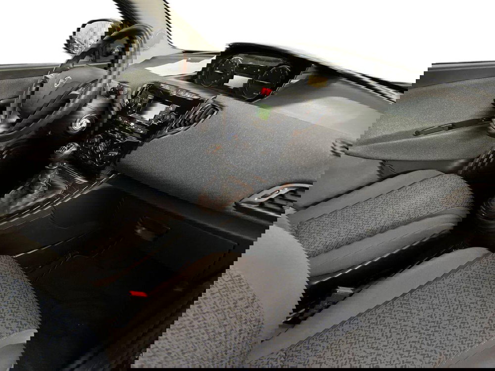 Lancia Ypsilon usata a Bari (9)