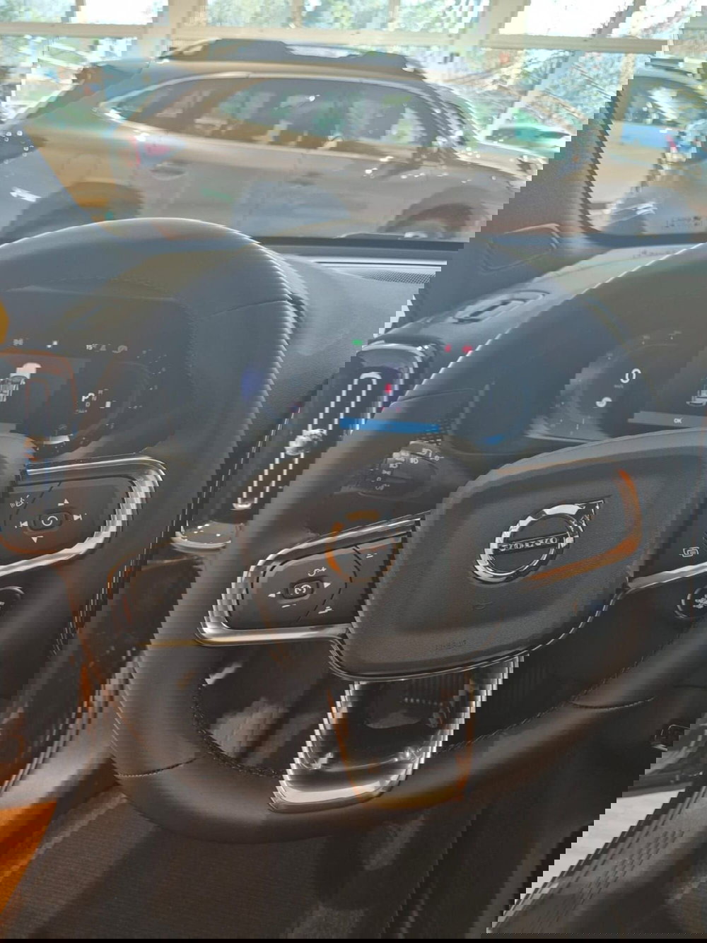 Volvo XC40 nuova a Como (10)