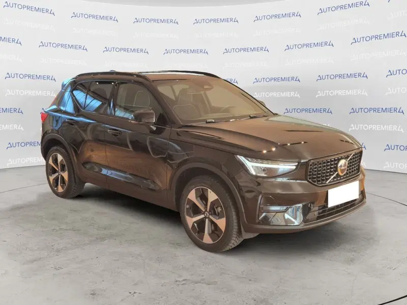 Volvo XC40 nuova a Como (2)