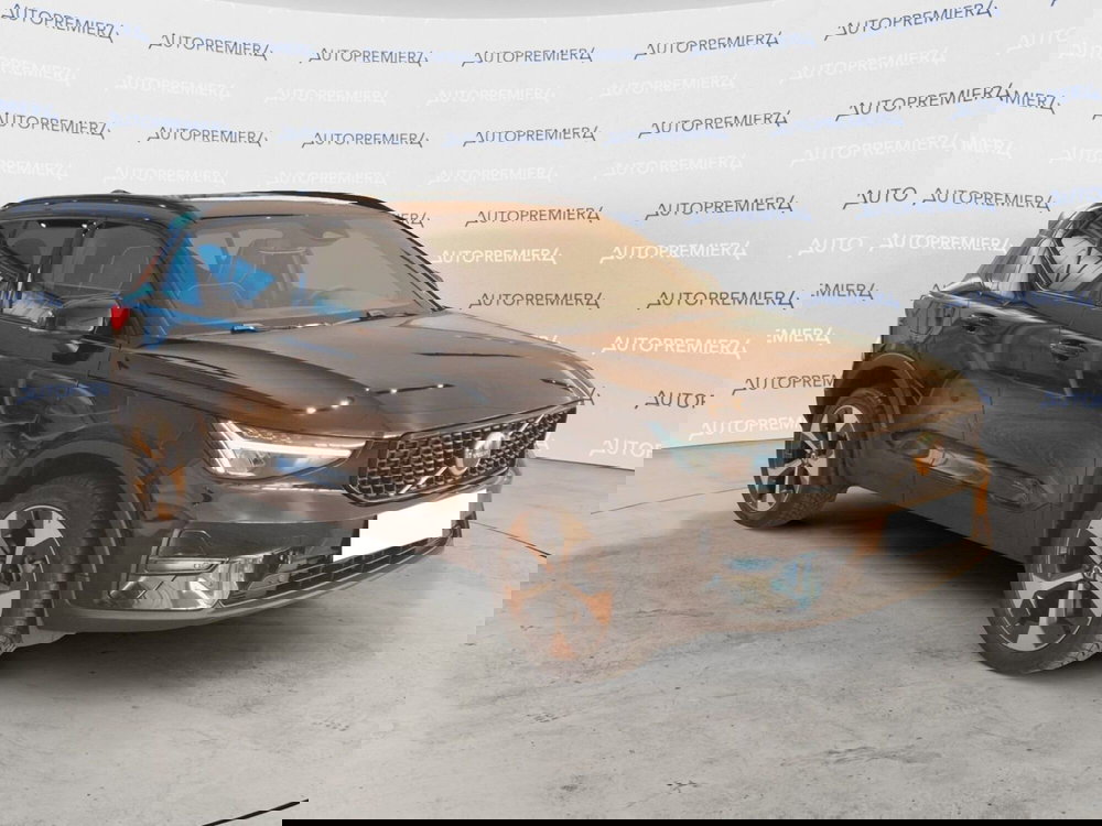 Volvo XC40 nuova a Como (2)