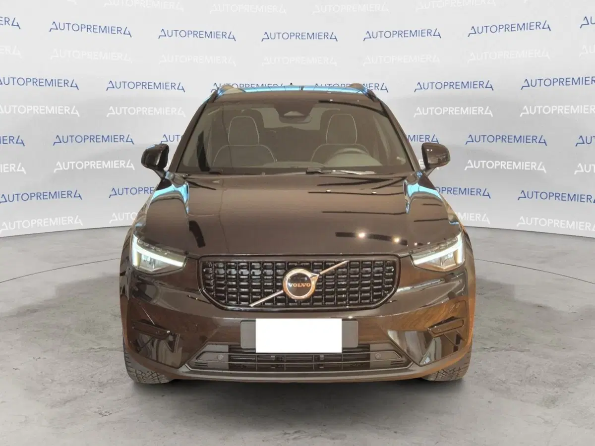 Volvo XC40 nuova a Como (4)