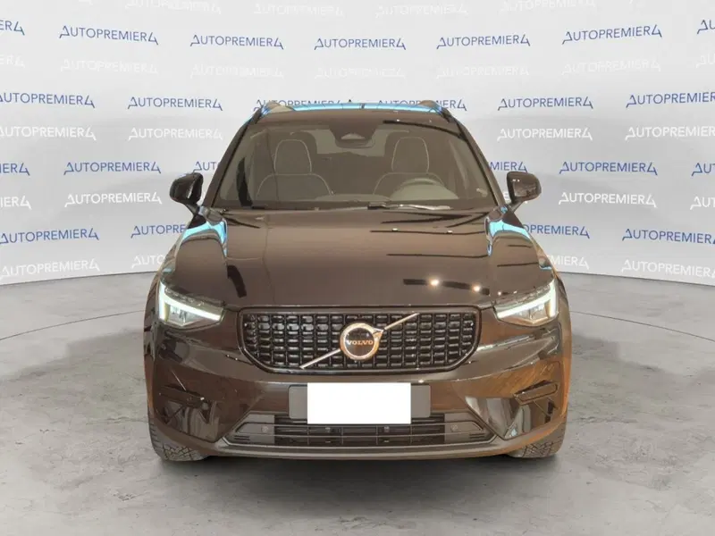 Volvo XC40 nuova a Como (4)