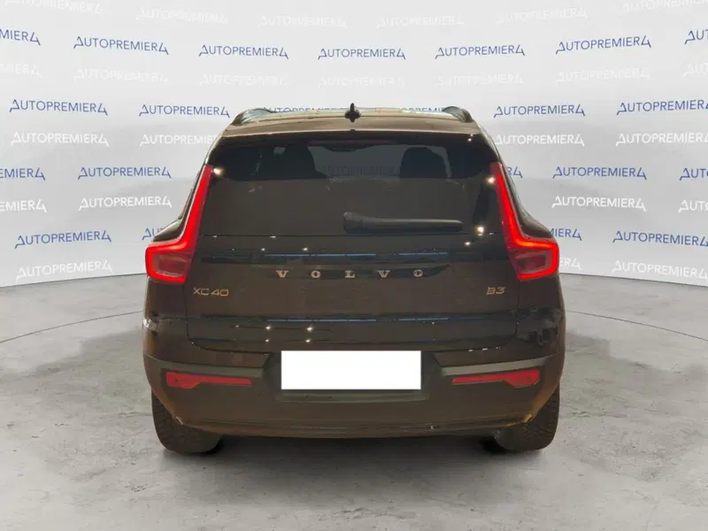 Volvo XC40 nuova a Como (5)