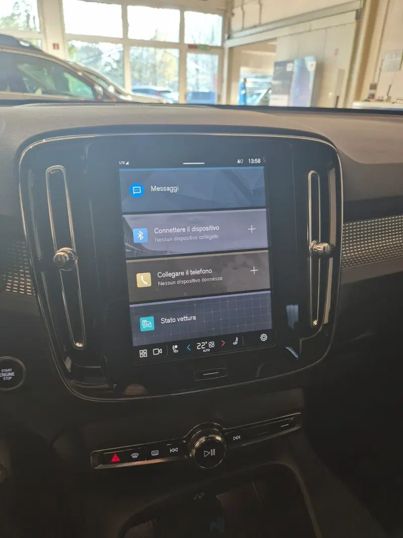 Volvo XC40 nuova a Como (9)