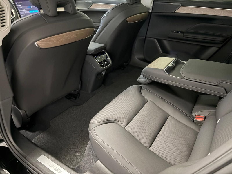 Volvo ES90 usata a Como (8)