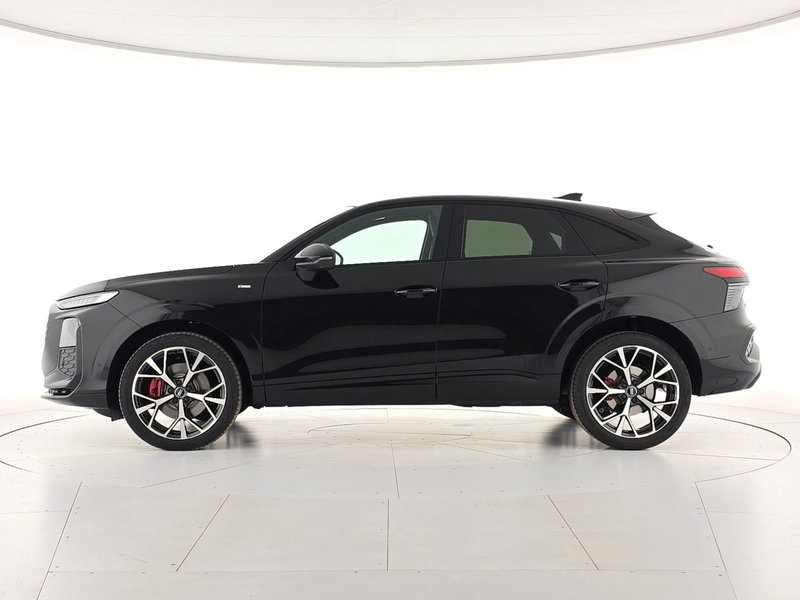 Audi Q3 Sportback nuova a Asti (3)