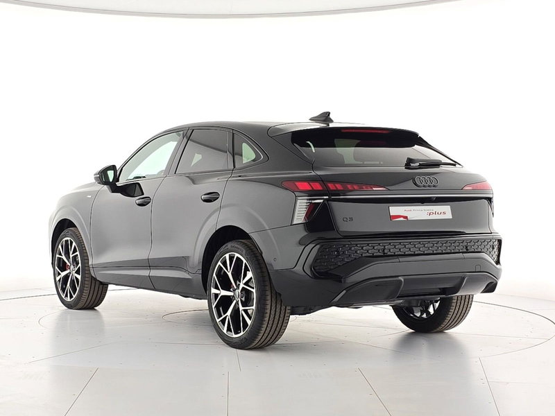 Audi Q3 Sportback nuova a Asti (4)