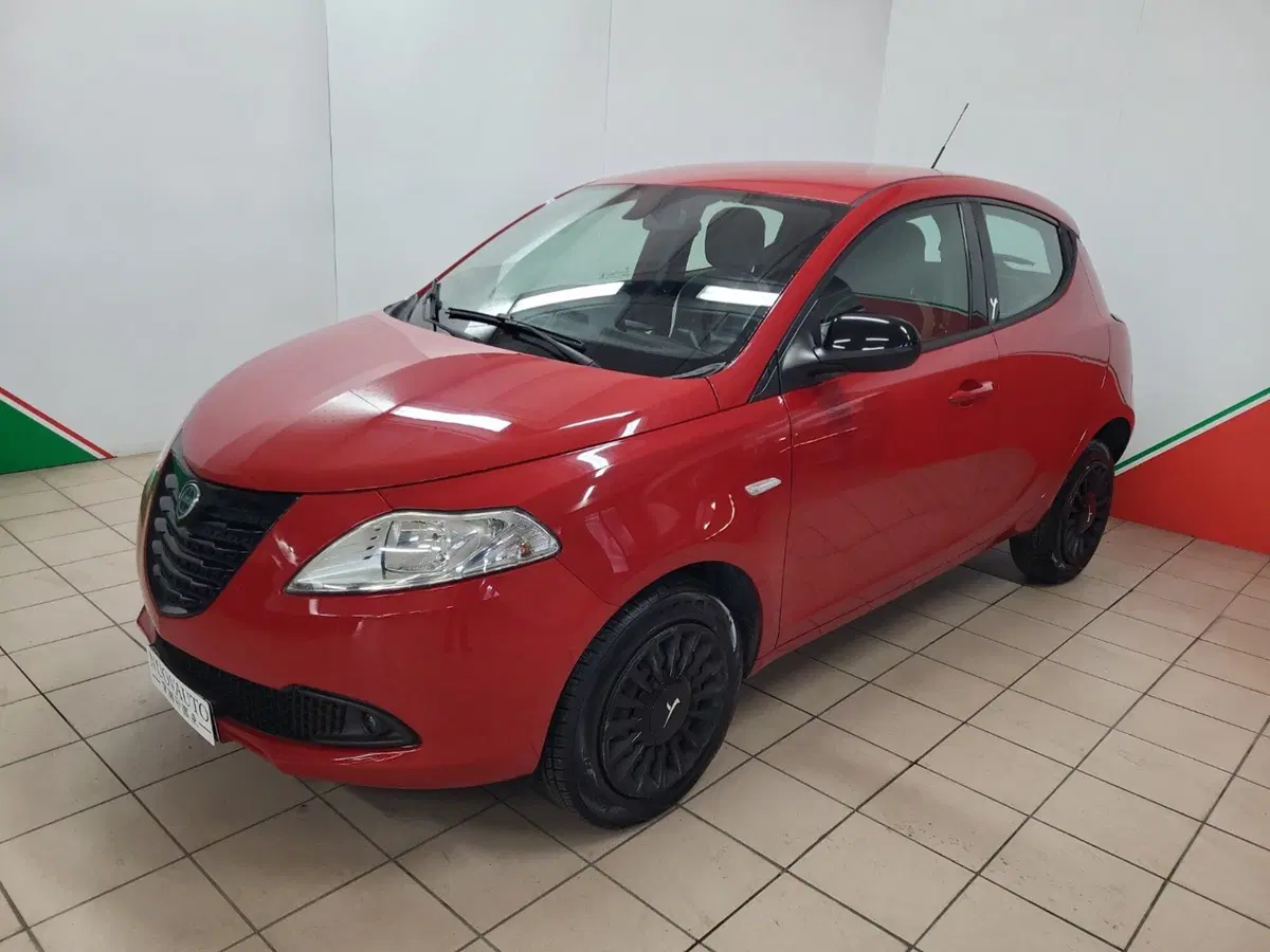 Lancia Ypsilon usata a Arezzo