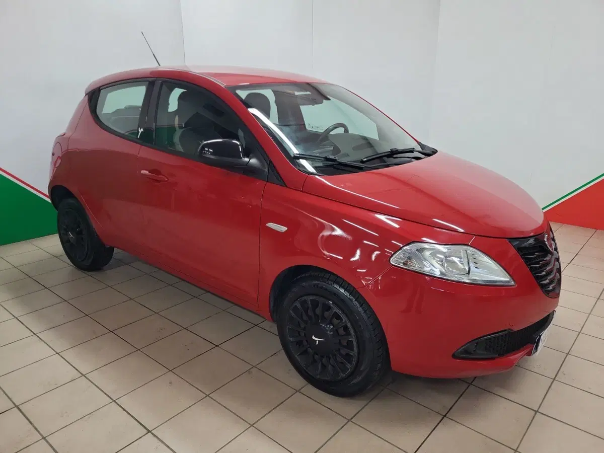 Lancia Ypsilon usata a Arezzo (2)
