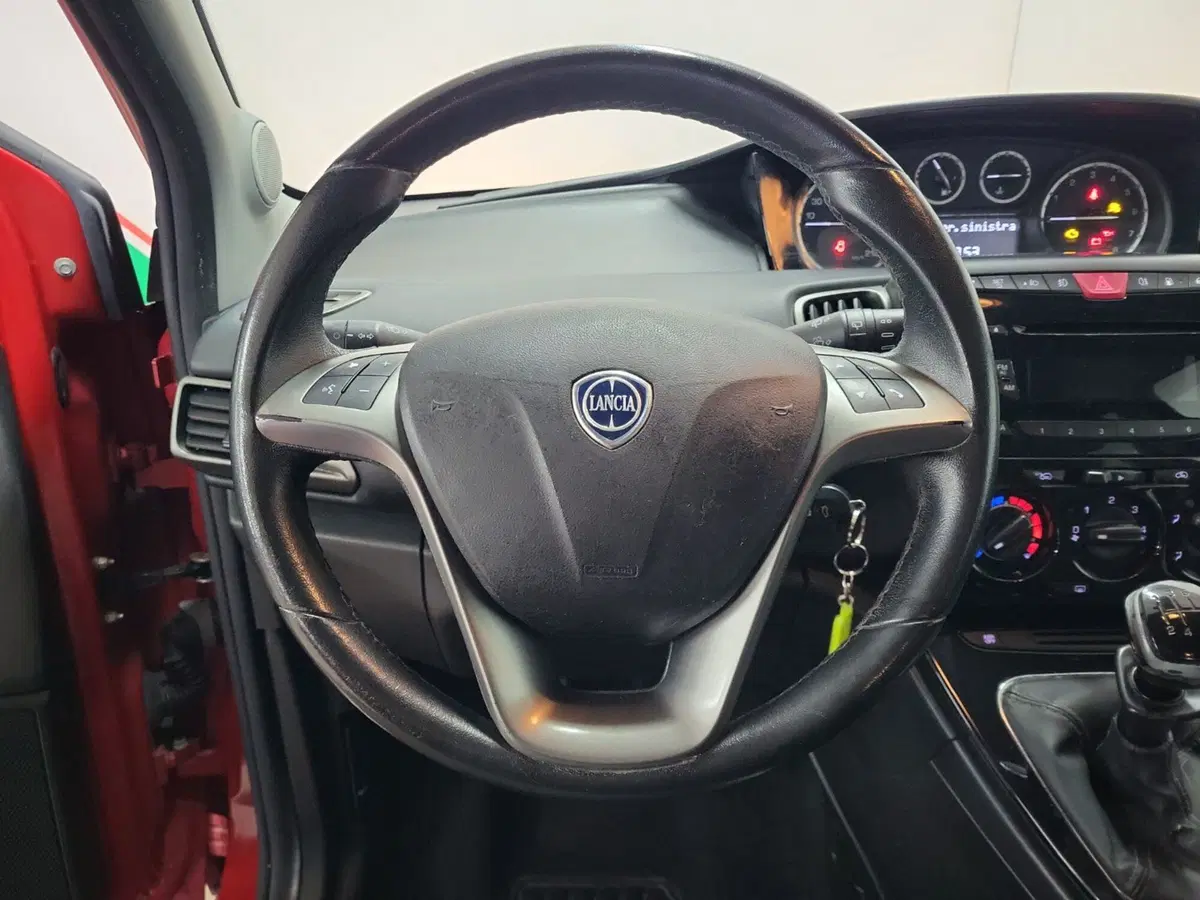 Lancia Ypsilon usata a Arezzo (8)