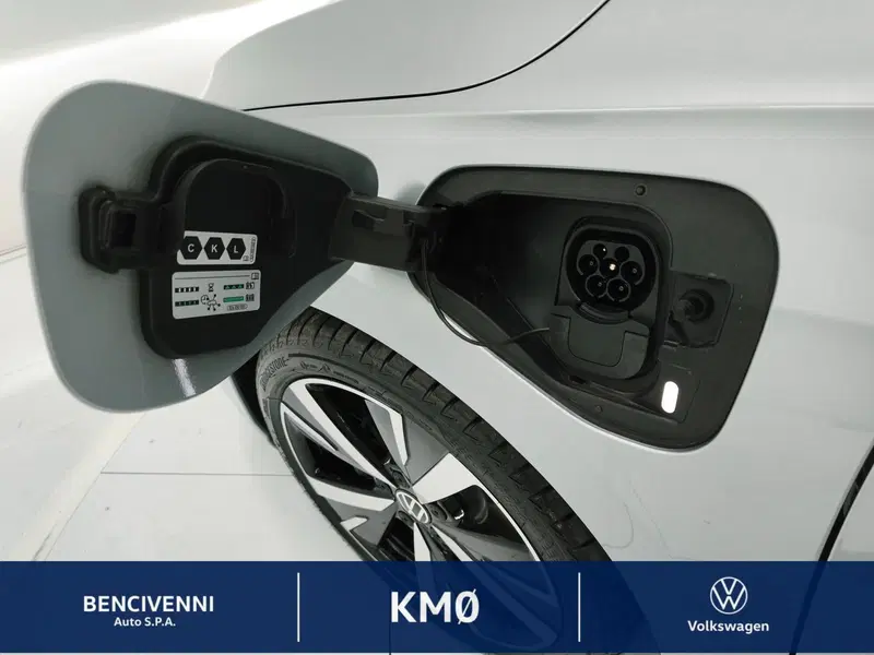 Volkswagen Golf nuova a Catanzaro (14)