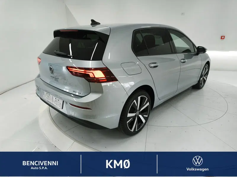 Volkswagen Golf nuova a Catanzaro (7)