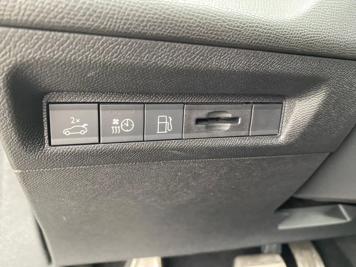 Peugeot 408 usata a Milano (18)