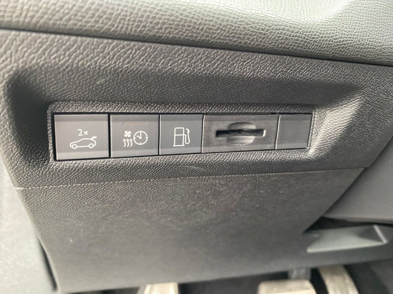 Peugeot 408 usata a Milano (18)