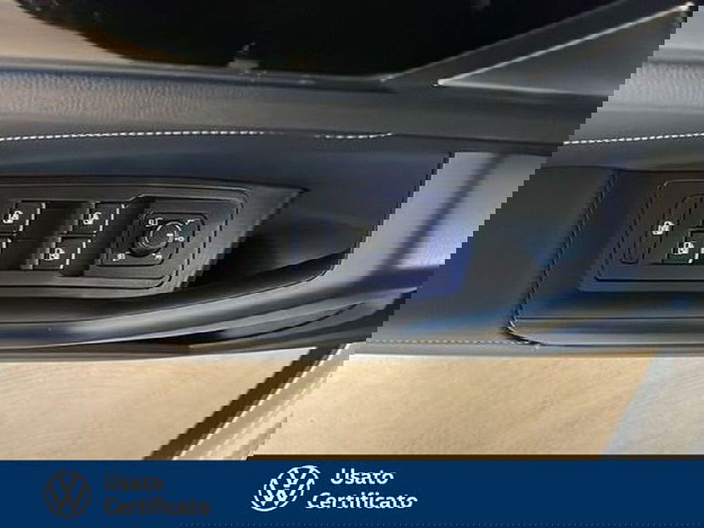 Volkswagen T-Roc nuova a Vicenza (15)