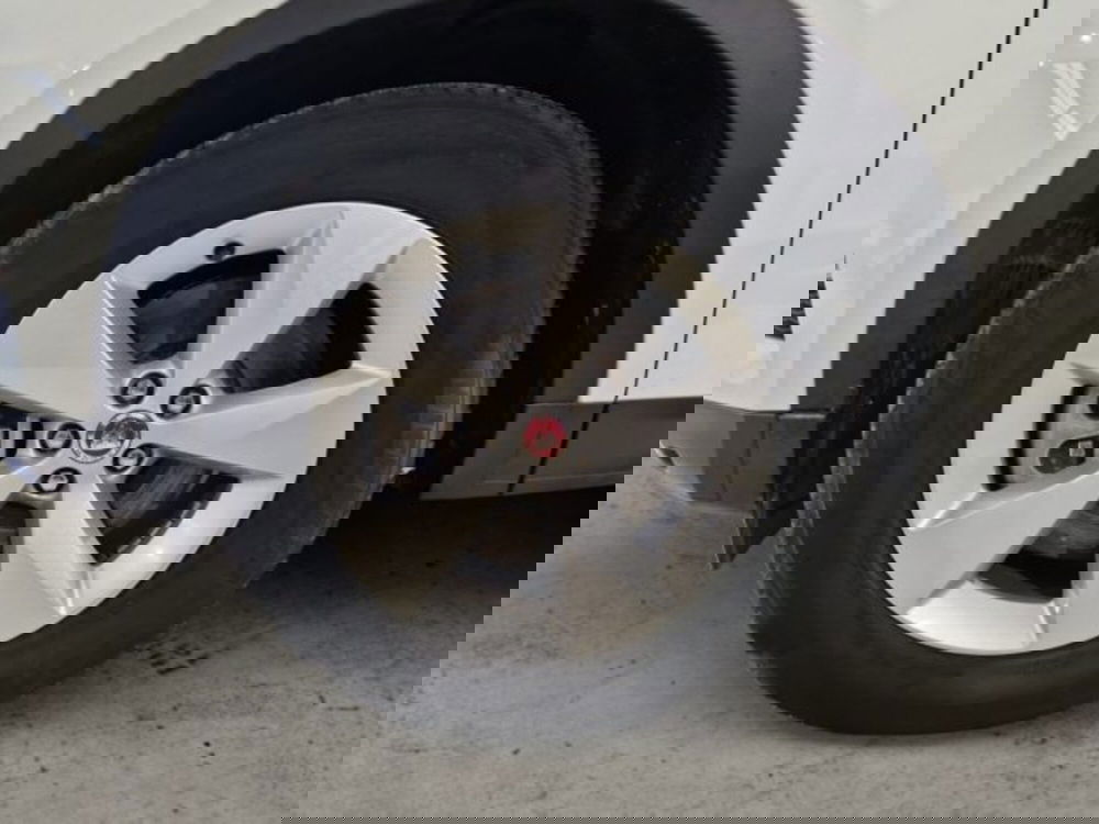 Jaguar E-Pace usata a Livorno (11)