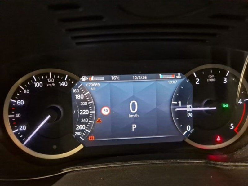 Jaguar E-Pace usata a Livorno (11)