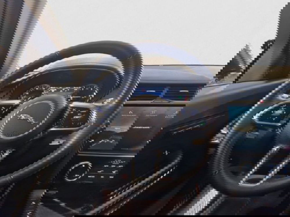 Jaguar E-Pace usata a Livorno (17)