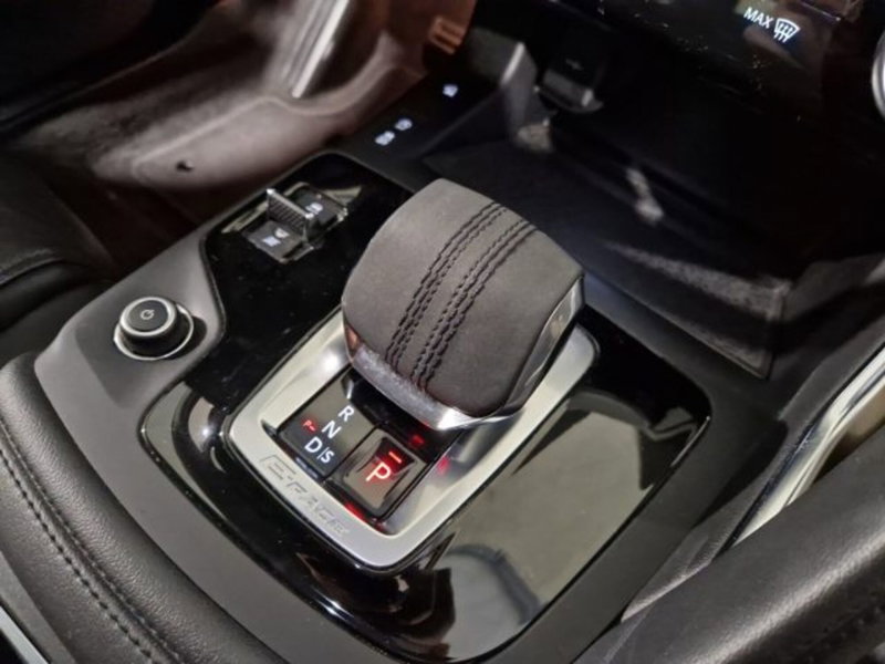 Jaguar E-Pace usata a Livorno (19)